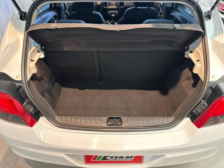 CHEVROLET - ONIX 1.4 MPFI LTZ 8V FLEX 4P MANUAL - 2014/2014 - BRANCA - R$ 52.900,00