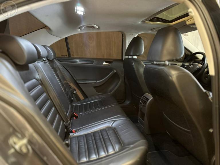 VOLKSWAGEN - JETTA 2.0 TSI HIGHLINE 211CV 4P DSG - 2015/2016 - CINZA - R$ 89.900,00