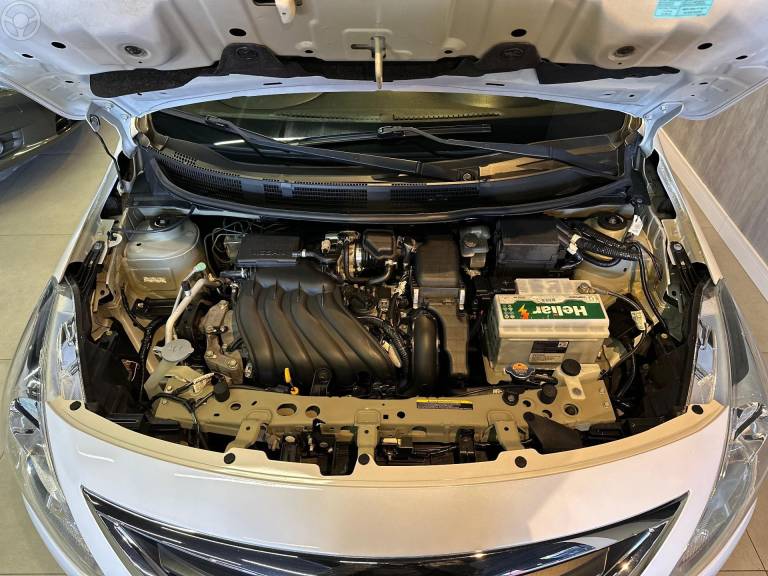 NISSAN - VERSA 1.6 16V FLEX SV 4P MANUAL - 2019/2020 - BRANCA - R$ 68.900,00