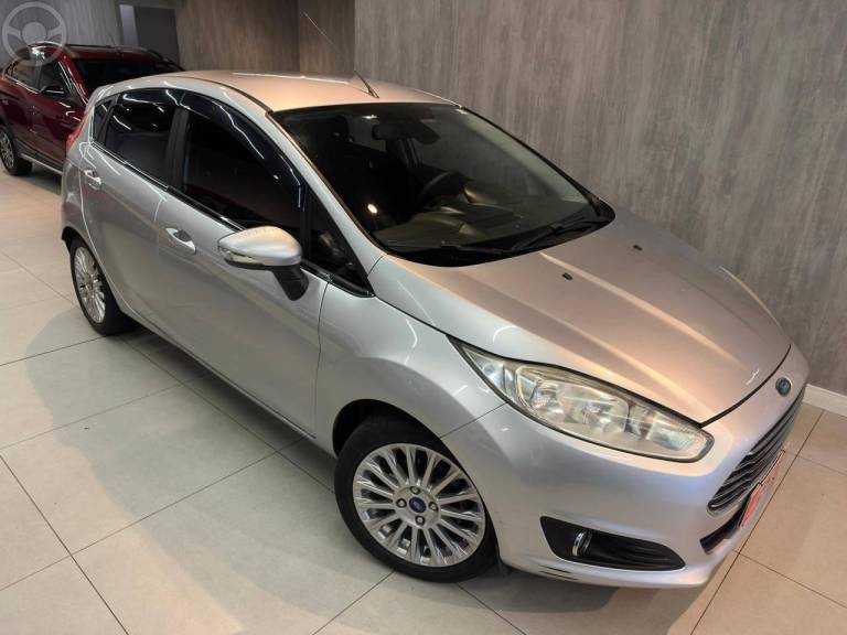 FORD - FIESTA 1.6 TITANIUM HATCH 16V FLEX 4P AUTOMÁTICO - 2014/2015 - PRATA - R$ 46.900,00