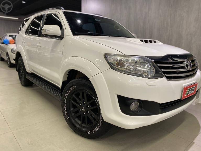 TOYOTA - HILUX SW4 3.0 SRV 4X4 16V TURBO INTERCOOLER DIESEL 4P AUTOMÁTICO - 2013/2013 - BRANCA - R$ 138.900,00