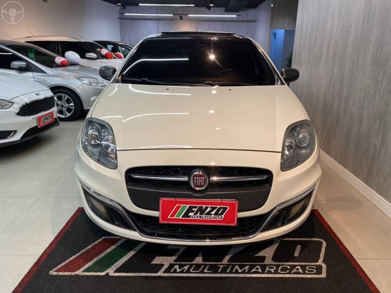 FIAT - BRAVO 1.8 SPORTING 16V FLEX 4P MANUAL - 2015/2016 - BRANCA - R$ 58.900,00