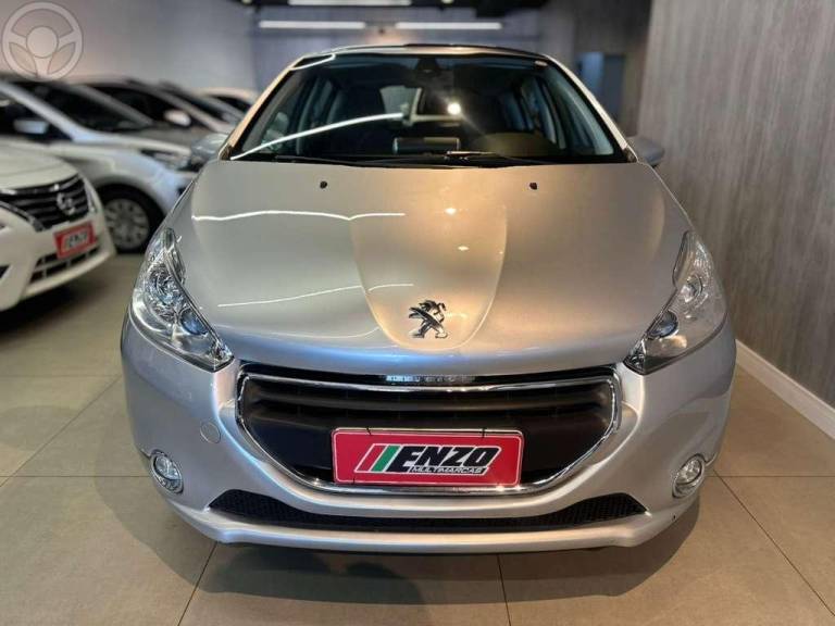 PEUGEOT - 208 1.6 GRIFFE 16V FLEX 4P MANUAL - 2014/2014 - PRATA - R$ 42.900,00