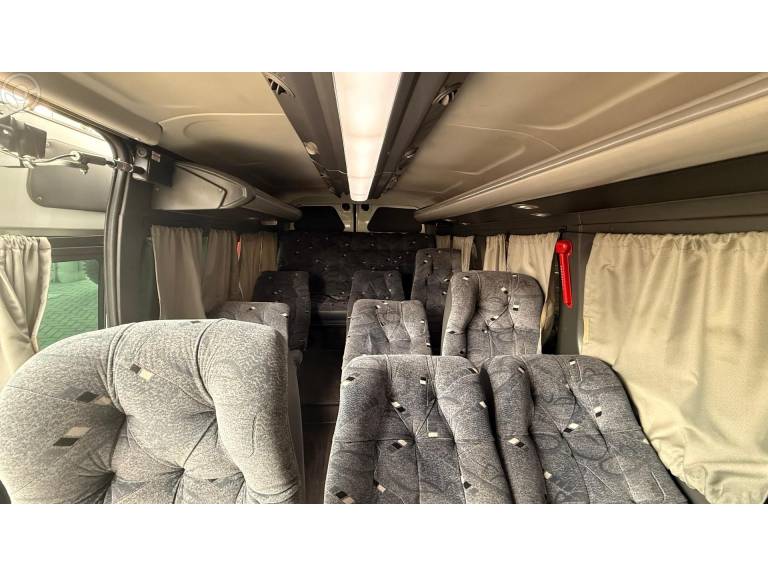 RENAULT - MASTER 2.3 DCI MINIBUS EXECUTIVE L3H2 1 16V DIESEL 4P MANUAL - 2019/2020 - BRANCA - R$ 219.900,00
