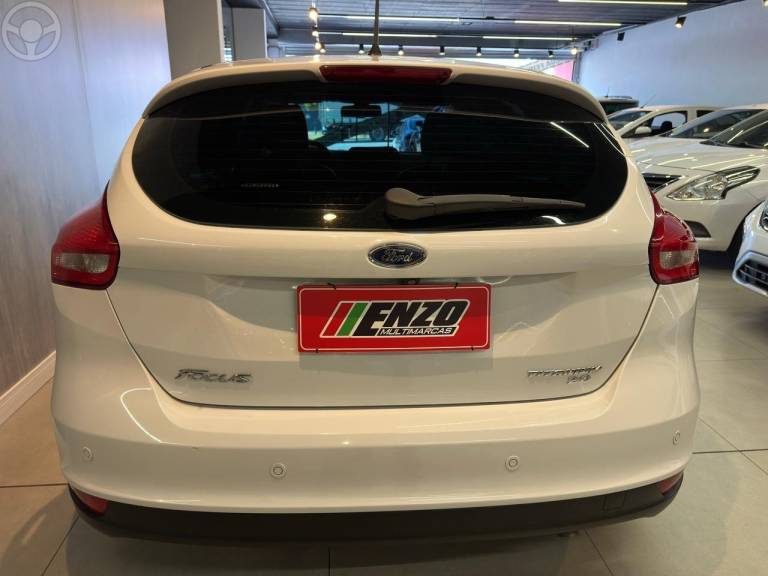 FORD - FOCUS 2.0 TITANIUM FASTBACK 16V FLEX 4P AUTOMÁTICO - 2015/2016 - BRANCA - R$ 65.900,00