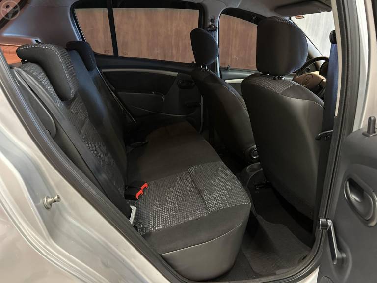 RENAULT - SANDERO 1.6 EXPRESSION 8V FLEX 4P MANUAL - 2009/2010 - PRATA - R$ 24.900,00