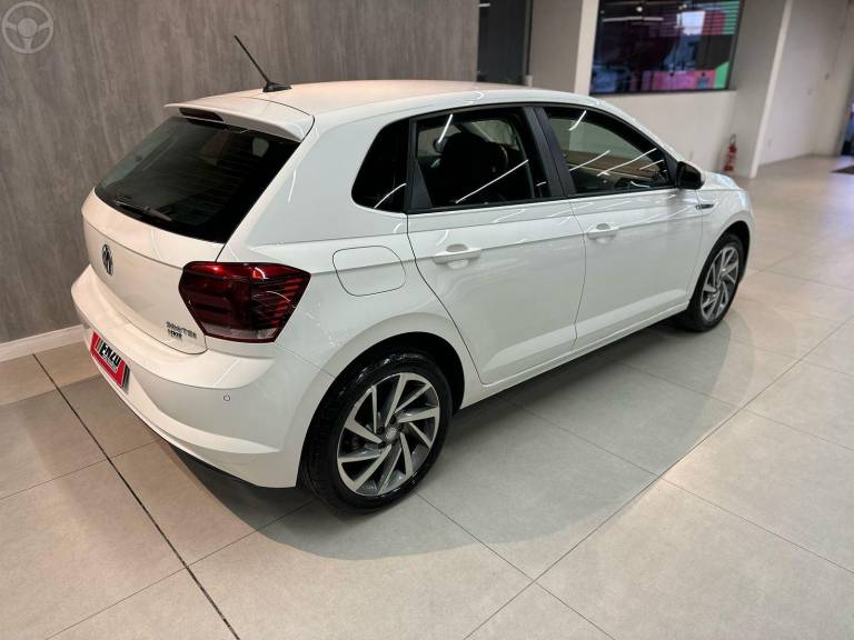 VOLKSWAGEN - POLO 1.0200 TSI HIGHLINE AUTOMÁTICO - 2018/2019 - BRANCA - R$ 82.900,00