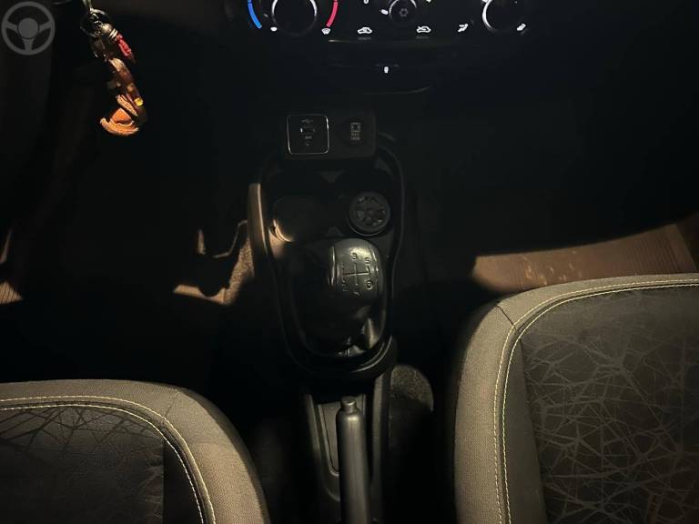 FIAT - MOBI 1.0 TREKKING 8V FLEX 4P MANUAL - 2024/2024 - CINZA - R$ 64.900,00