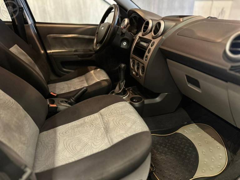 FORD - FIESTA 1.6 ROCAM SEDAN 8V FLEX 4P MANUAL - 2008/2008 - PRETA - R$ 22.900,00