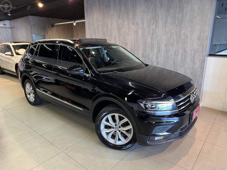 VOLKSWAGEN - TIGUAN 1.4 ALLSPACE COMFORT 250 TSI FLEX 4P - 2019/2020 - PRETA - R$ 134.900,00