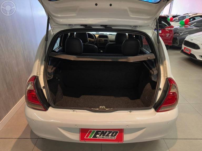 RENAULT - CLIO 1.0 EXPRESSION 16V FLEX 4P MANUAL - 2015/2016 - BRANCA - R$ 38.900,00