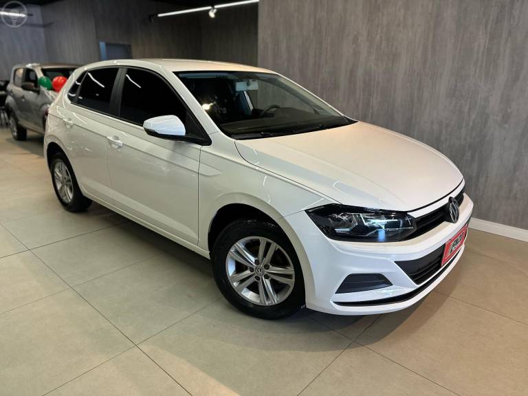 VOLKSWAGEN - POLO 1.0MPI TOTAL FLEX MANUAL - 2020/2021 - BRANCA - R$ 68.900,00