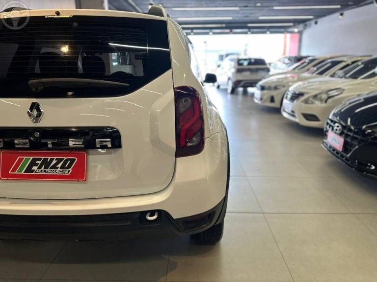 RENAULT - DUSTER 1.6 EXPRESSION 4X2 16V FLEX 4P MANUAL - 2016/2017 - BRANCA - R$ 65.900,00