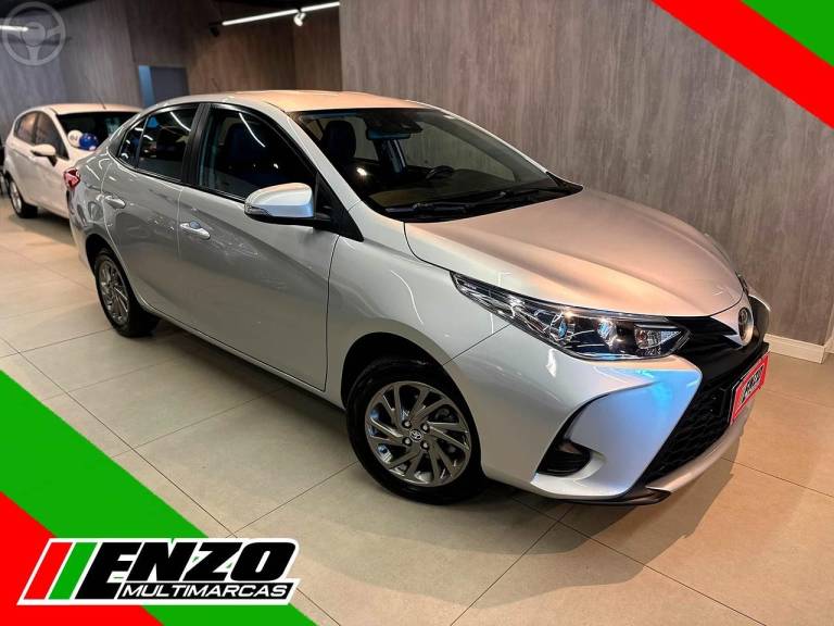 TOYOTA - YARIS 1.5 XS SEDAN 16V FLEX 4P AUTOMÁTICO - 2022/2023 - PRATA - R$ 95.900,00