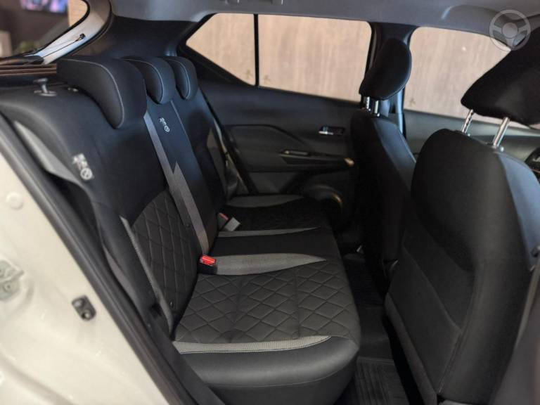 NISSAN - KICKS 1.6 16V FLEX SV 4P XTRONIC - 2016/2017 - BRANCA - R$ 78.900,00