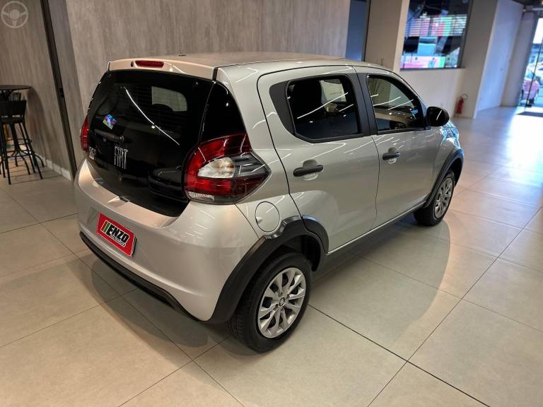 FIAT - MOBI 1.0 8V EVO FLEX LIKE. MANUAL - 2023/2023 - PRATA - R$ 54.900,00