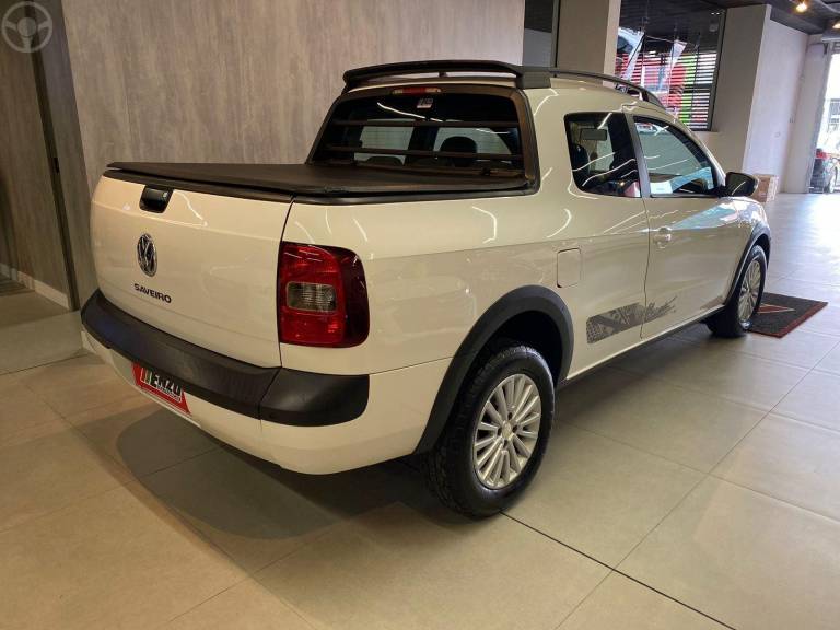 VOLKSWAGEN - SAVEIRO 1.6 MI ROCK IN RIO CD 8V FLEX 2P MANUAL - 2015/2016 - BRANCA - R$ 66.900,00