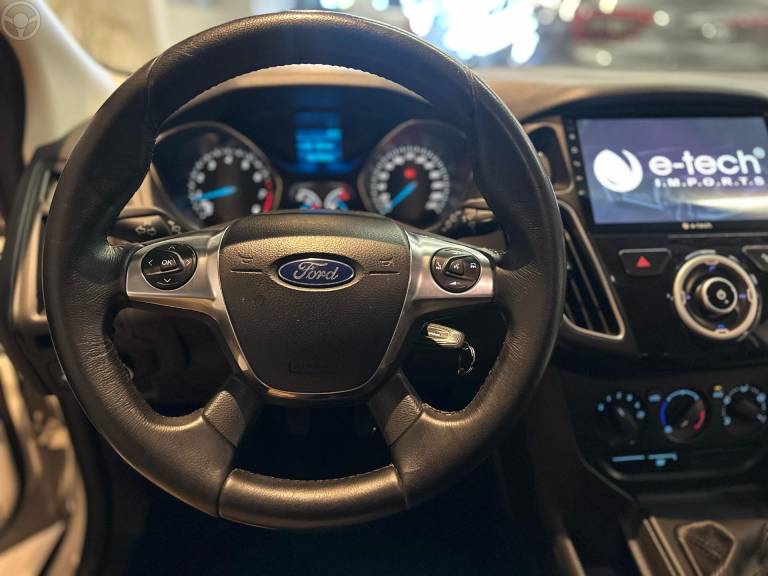 FORD - FOCUS 1.6 SE 16V FLEX 4P MANUAL - 2015/2015 - BRANCA - R$ 63.900,00