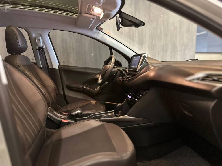 PEUGEOT - 2008 1.6 16V FLEX GRIFFE 4P AUTOMÁTICO - 2019/2020 - PRATA - R$ 82.900,00