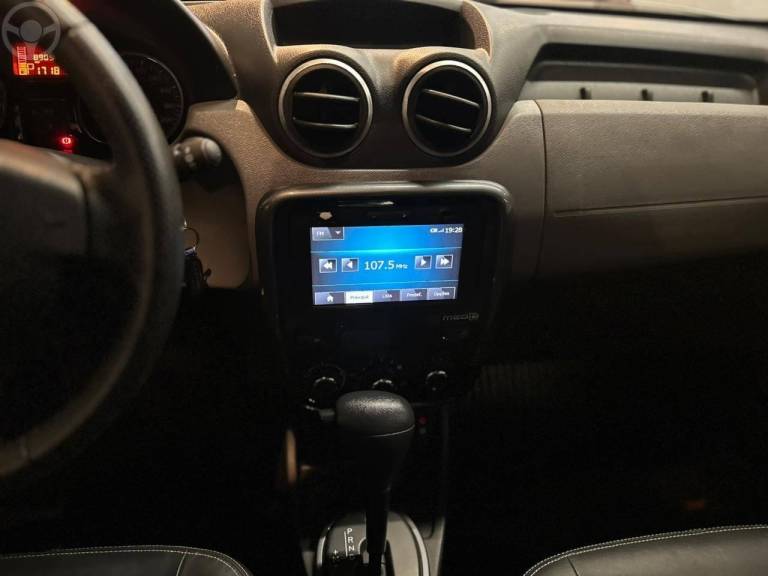 RENAULT - DUSTER 2.0 TECH ROAD 4X2 16V FLEX 4P AUTOMÁTICO - 2013/2014 - PRATA - R$ 55.900,00