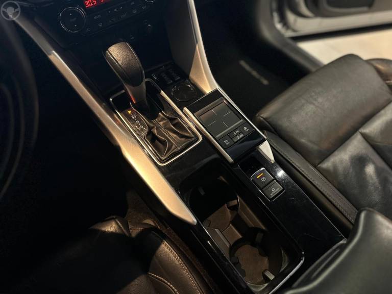 MITSUBISHI - ECLIPSE CROSS 1.5 HPE-S 16V 4P AUTOMÁTICO - 2021/2022 - PRATA - R$ 138.900,00