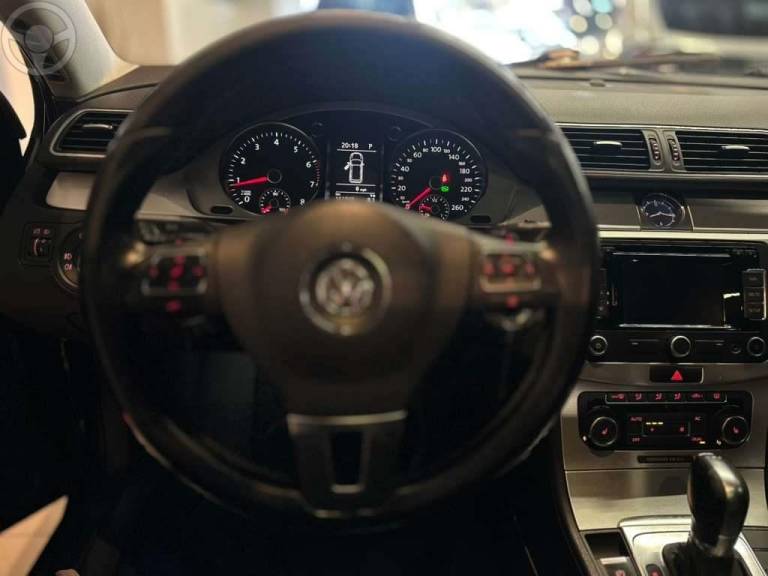 VOLKSWAGEN - PASSAT 2.0 FSI HIGHLINE VARIANT 16V TURBO 4P TIPTRONIC - 2011/2012 - PRETA - R$ 68.900,00