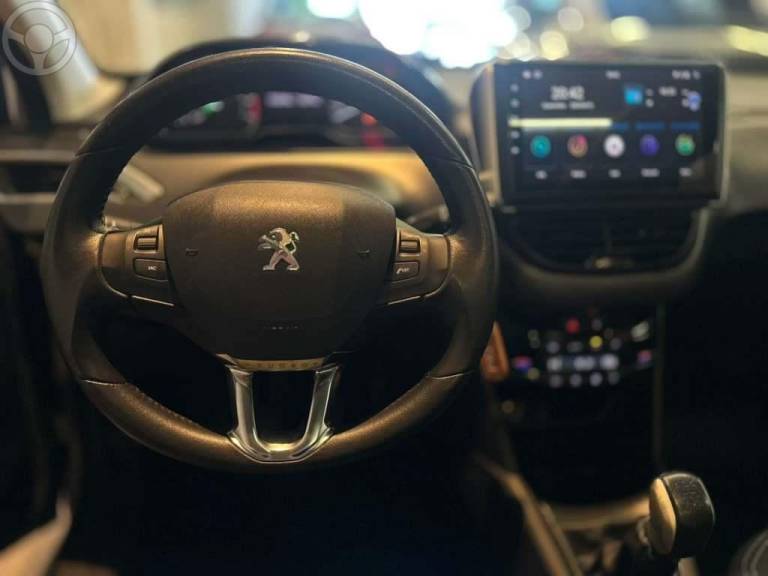 PEUGEOT - 208 1.6 GRIFFE 16V FLEX 4P MANUAL - 2014/2014 - PRATA - R$ 42.900,00