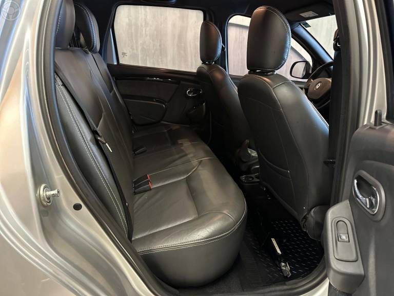 RENAULT - DUSTER OROCH 2.0 16V FLEX DYNAMIQUE AT 4P AUTOMÁTICO - 2016/2017 - PRATA - R$ 74.900,00