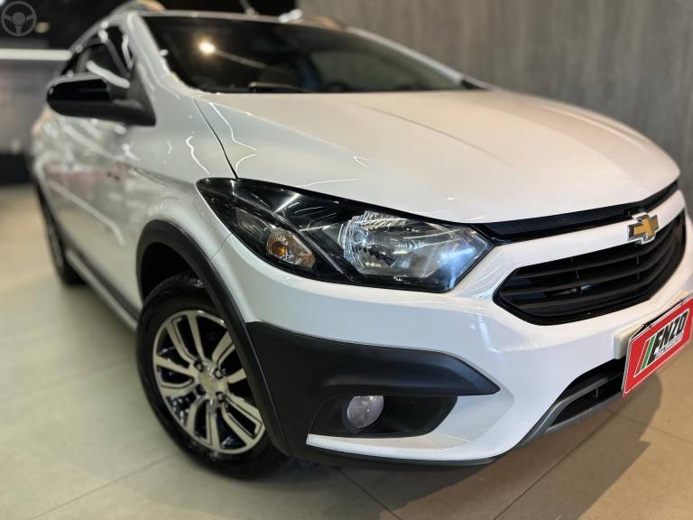 CHEVROLET - ONIX 1.4 MPFI ACTIV 8V FLEX 4P MANUAL - 2016/2017 - BRANCA - R$ 64.900,00