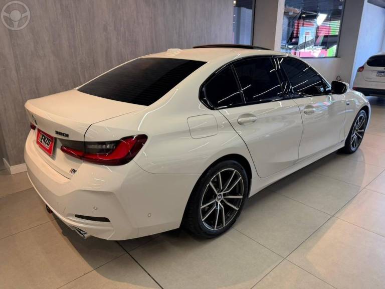 BMW - 320I 2.0 SPORT GP 16V TURBO ACTIVE FLEX 4P AUTOMÁTICO - 2023/2023 - BRANCA - R$ 275.900,00