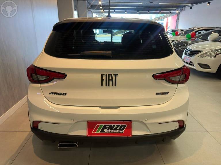 FIAT - ARGO 1.8 E.TORQ FLEX HGT AT6 - 2020/2021 - BRANCA - R$ 83.900,00