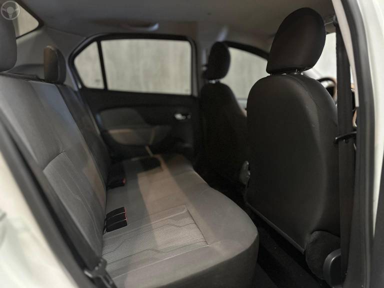 RENAULT - LOGAN 1.0 EXPRESSION 16V FLEX 4P MANUAL - 2015/2015 - BRANCA - R$ 36.900,00