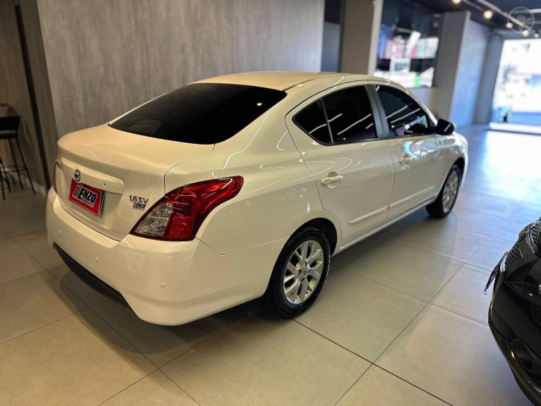 NISSAN - VERSA 1.6 16V FLEX SV 4P MANUAL - 2019/2020 - BRANCA - R$ 61.900,00