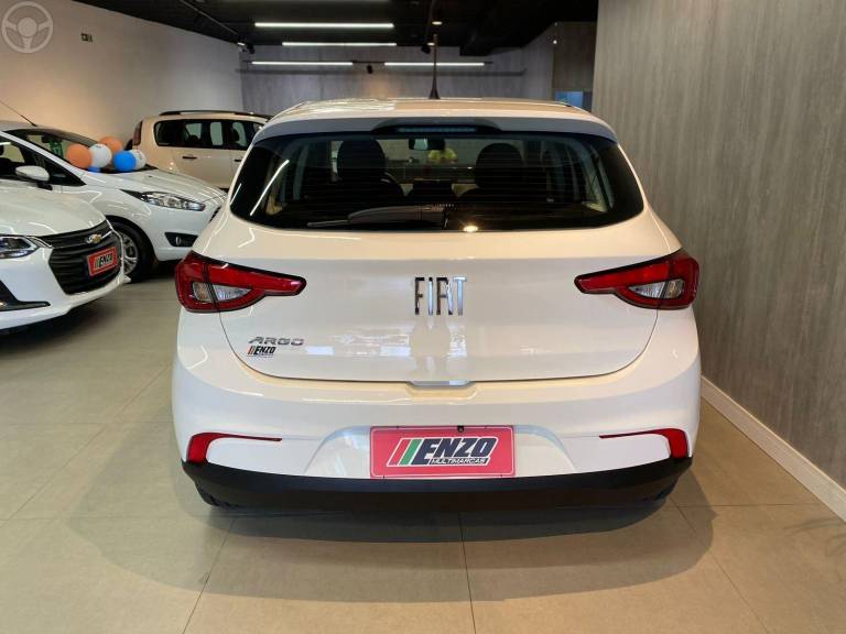 FIAT - ARGO 1.0 DRIVE 6V FLEX 4P MANUAL - 2018/2019 - BRANCA - R$ 53.900,00