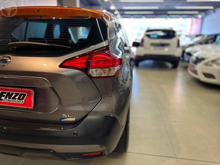 NISSAN - KICKS 1.6 16V FLEX SL PACK TECH 4P XTRONIC - 2017/2018 - CINZA - R$ 85.900,00