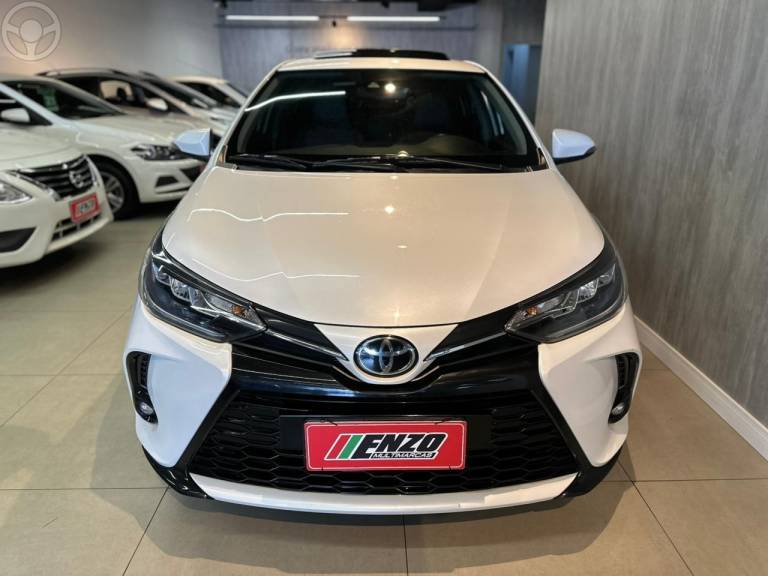 TOYOTA - YARIS 1.5 XLS CONNECT SEDAN 16V FLEX 4P AUTOMÁTICO - 2022/2023 - BRANCA - R$ 104.900,00