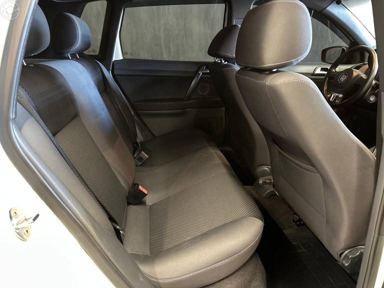 VOLKSWAGEN - POLO 1.6 MI SPORTLINE 8V FLEX 4P MANUAL - 2012/2013 - BRANCA - R$ 47.900,00