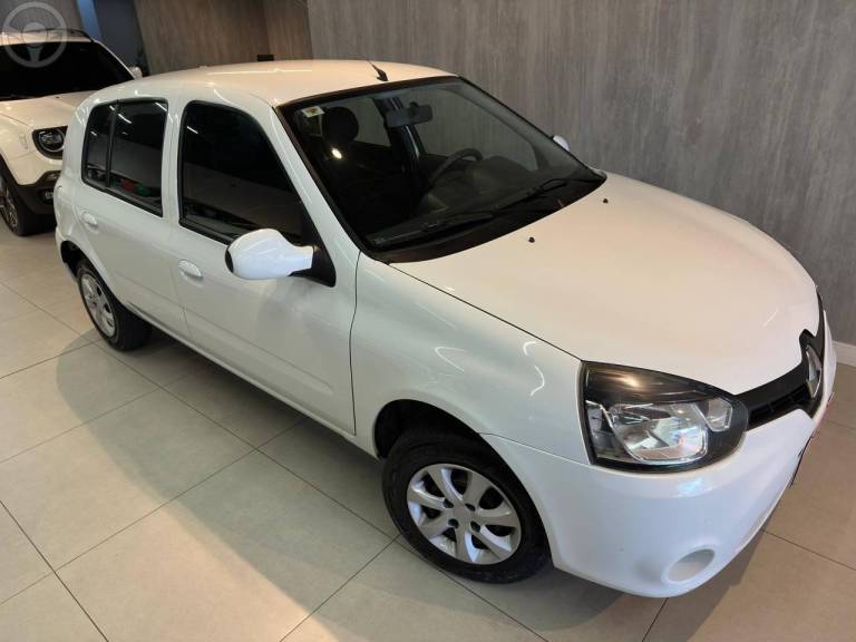RENAULT - CLIO 1.0 EXPRESSION 16V FLEX 4P MANUAL - 2015/2016 - BRANCA - R$ 38.900,00