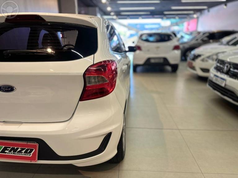 FORD - KA 1.0 SE PLUS 12V FLEX 4P MANUAL - 2018/2019 - BRANCA - R$ 48.900,00