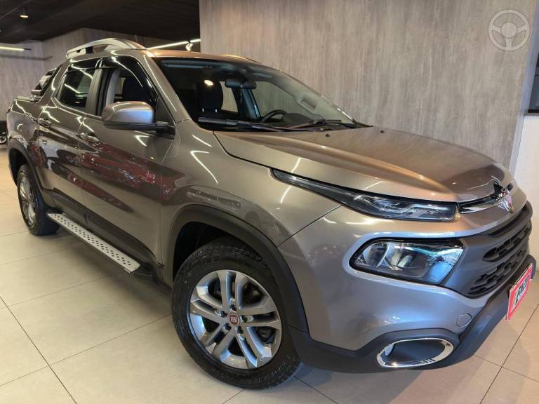 FIAT - TORO 2.0 16V TURBO DIESEL FREEDOM 4WD AT9 AUTOMÁTICO - 2019/2020 - CINZA - R$ 107.900,00