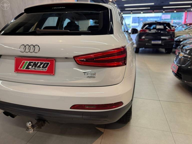 AUDI - Q3 2.0 TFSI AMBIENTE QUATTRO 4P S TRONIC - 2015/2015 - BRANCA - R$ 93.900,00