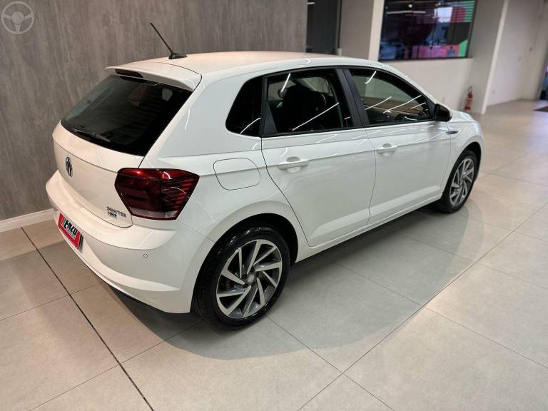 VOLKSWAGEN - POLO 1.0200 TSI HIGHLINE AUTOMÁTICO - 2018/2019 - BRANCA - R$ 82.900,00