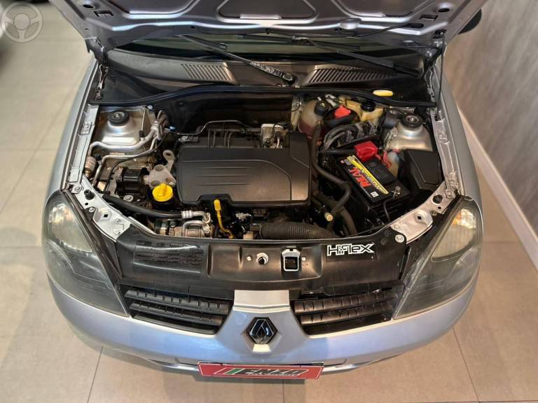 RENAULT - CLIO 1.0 CAMPUS 16V FLEX 4P MANUAL - 2011/2011 - PRATA - R$ 27.900,00
