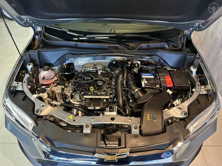 CHEVROLET - TRACKER 1.0 12V LT TURBO FLEX 4P AUTOMÁTICO - 2024/2025 - PRATA - R$ 129.900,00