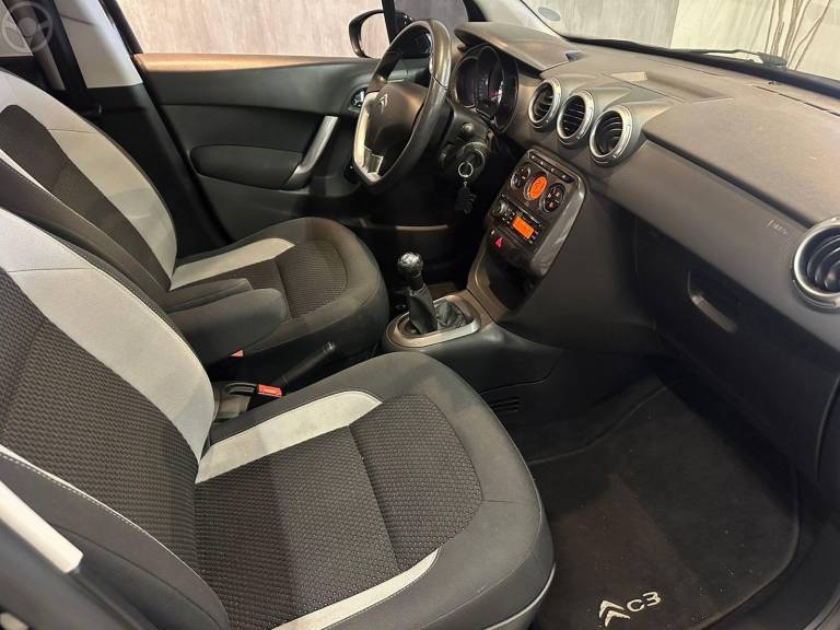 CITROËN - C3 1.6 EXCLUSIVE 16V FLEX 4P MANUAL - 2012/2013 - PRETA - R$ 37.900,00