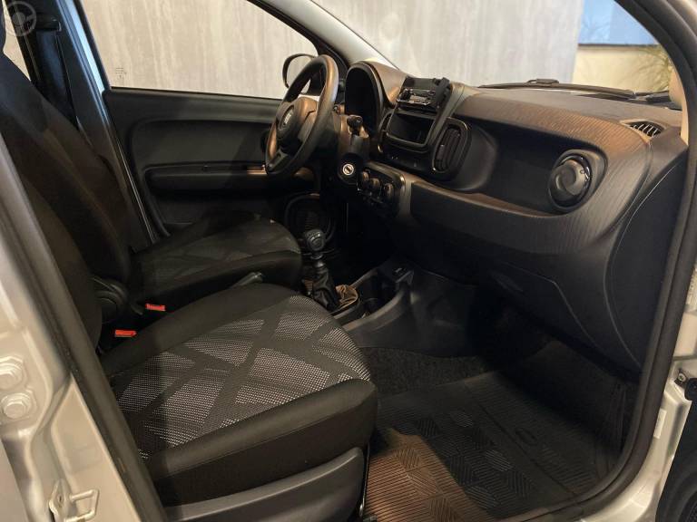 FIAT - MOBI 1.0 8V EVO FLEX LIKE. MANUAL - 2023/2023 - PRATA - R$ 53.900,00