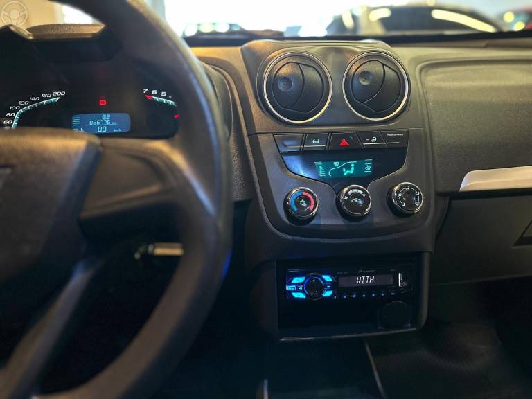 CHEVROLET - MONTANA 1.4 MPFI LS CS 8V FLEX 2P MANUAL - 2015/2015 - VERMELHA - R$ 49.900,00