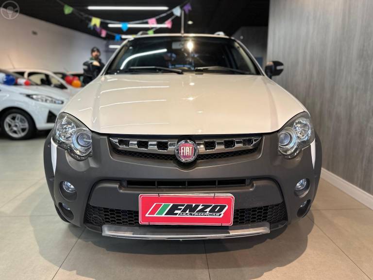 FIAT - STRADA 1.8 MPI ADVENTURE CD 8V FLEX 2P MANUAL - 2013/2013 - BRANCA - R$ 56.900,00