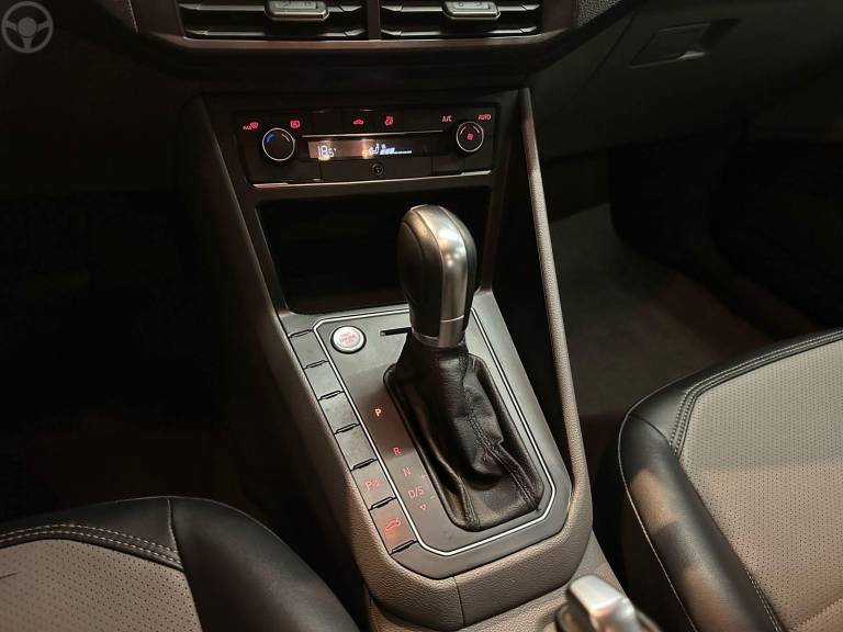 VOLKSWAGEN - POLO 1.0200 TSI HIGHLINE AUTOMÁTICO - 2018/2019 - BRANCA - R$ 82.900,00
