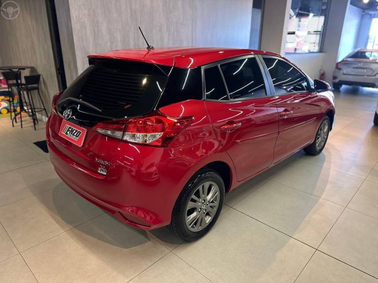 TOYOTA - YARIS 1.5 XL PLUS CONNECT 16V FLEX 4P AUTOMÁTICO - 2021/2022 - VERMELHA - R$ 87.900,00